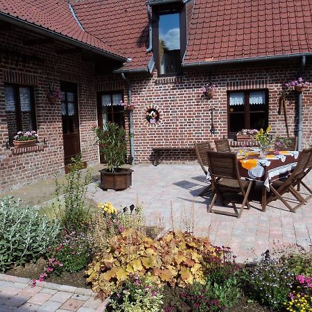 Chez Julie Bed and Breakfast Beaucamps-Ligny Exteriör bild