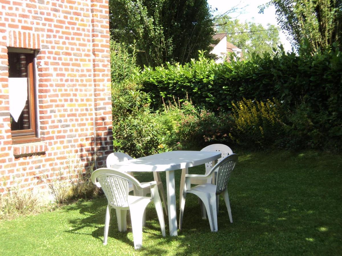 Chez Julie Bed and Breakfast Beaucamps-Ligny Exteriör bild